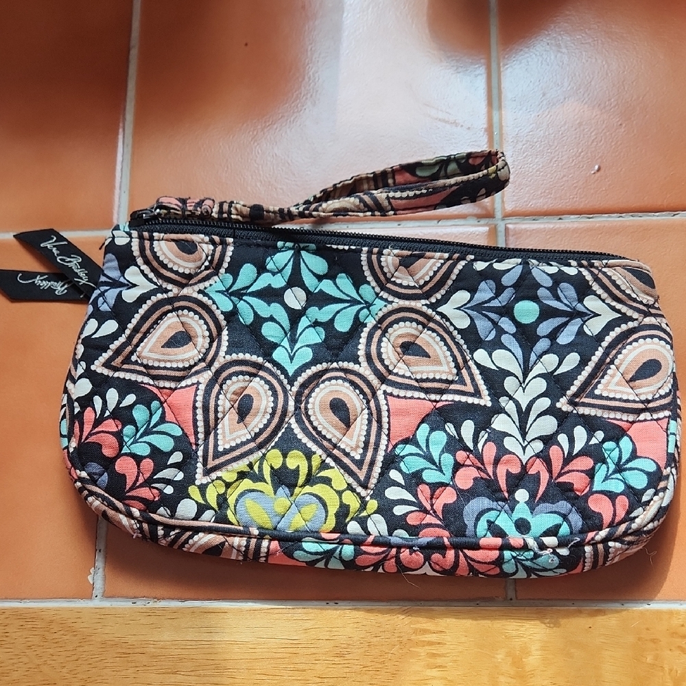VERA BRADLEY WRISTLET EXCELLENT PREOWNED CONDITION